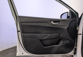 Подержанный автомобиль Hyundai Solaris Sedan 2021 года (19 фото)