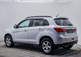 Подержанный автомобиль Mitsubishi ASX 2013 года (3 фото)