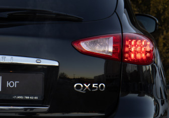 Подержанный автомобиль Infiniti QX50 2015 года (29 фото)