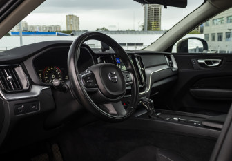 Подержанный автомобиль Volvo XC60 2018 года (9 фото)