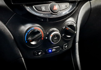 Подержанный автомобиль Hyundai Solaris Hatchback 2014 года (16 фото)