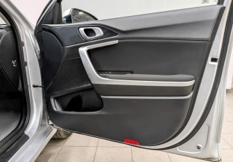 Подержанный автомобиль Kia Ceed Wagon 2021 года (24 фото)