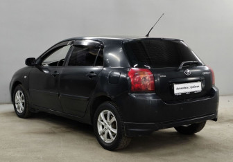 Подержанный автомобиль Toyota Corolla Hatchback 2007 года (7 фото)