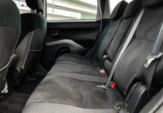 Подержанный автомобиль Mitsubishi Outlander 2008 года (10 фото)