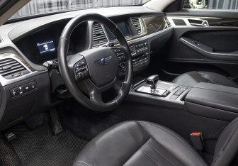 Подержанный автомобиль Genesis G80 2019 года (15 фото)
