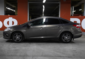 Подержанный автомобиль Ford Focus Sedan 2012 года (8 фото)