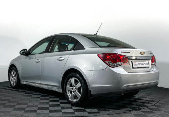 Подержанный автомобиль Chevrolet Cruze Sedan 2010 года (7 фото)