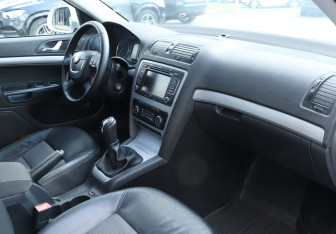 Подержанный автомобиль Skoda Octavia Liftback 2011 года (9 фото)