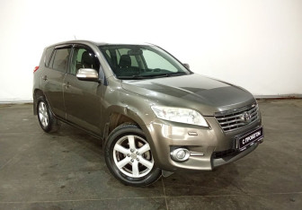 Подержанный автомобиль Toyota RAV4 2010 года (3 фото)