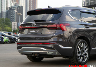 Подержанный автомобиль Hyundai Santa Fe 2021 года (17 фото)