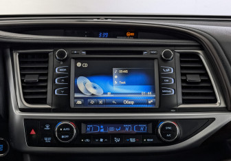 Подержанный автомобиль Toyota Highlander 2015 года (17 фото)
