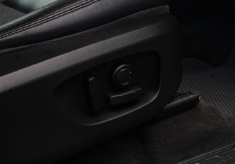 Подержанный автомобиль Land Rover Discovery Sport 2017 года (10 фото)