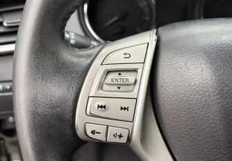 Подержанный автомобиль Nissan X-Trail 2015 года (17 фото)