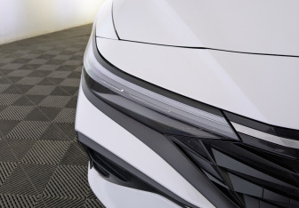 Подержанный автомобиль Hyundai Elantra Sedan 2023 года (17 фото)