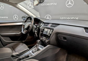 Подержанный автомобиль Skoda Octavia Liftback 2015 года (11 фото)