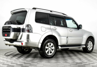 Подержанный автомобиль Mitsubishi Pajero 2018 года (3 фото)