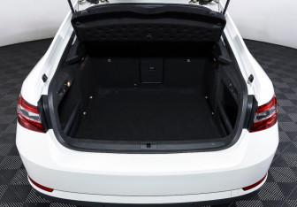 Подержанный автомобиль Skoda Superb Liftback 2017 года (9 фото)