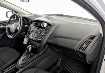 Подержанный автомобиль Ford Focus Hatchback 2019 года (11 фото)