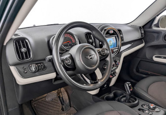 Подержанный автомобиль MINI Countryman 2019 года (16 фото)