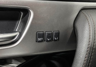 Подержанный автомобиль Infiniti FX 2013 года (15 фото)