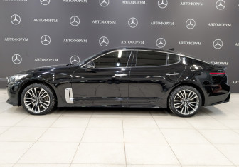 Подержанный автомобиль Kia Stinger 2018 года (8 фото)