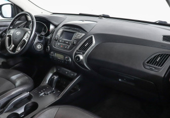 Подержанный автомобиль Hyundai ix35 2015 года (6 фото)
