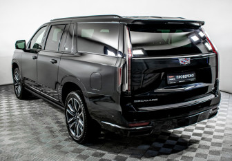 Подержанный автомобиль Cadillac Escalade Suv 2023 года (6 фото)