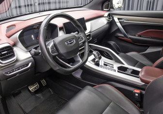 Подержанный автомобиль Geely Coolray 2022 года (16 фото)