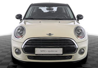 Подержанный автомобиль MINI Hatch 2016 года (2 фото)