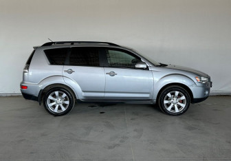 Подержанный автомобиль Mitsubishi Outlander 2012 года (8 фото)