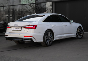 Подержанный автомобиль Audi A6 Sedan 2020 года (5 фото)
