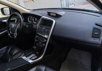 Подержанный автомобиль Volvo XC60 2010 года (7 фото)
