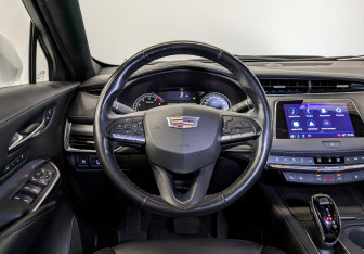 Подержанный автомобиль Cadillac XT4 2020 года (22 фото)