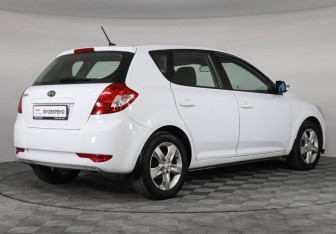Подержанный автомобиль Kia Ceed Hatchback 2011 года (5 фото)