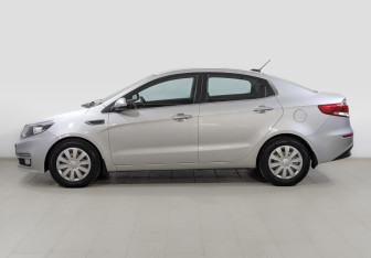 Подержанный автомобиль Kia Rio Sedan 2017 года (8 фото)