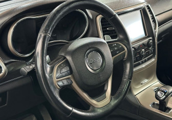 Подержанный автомобиль Jeep Grand Cherokee 2013 года (12 фото)