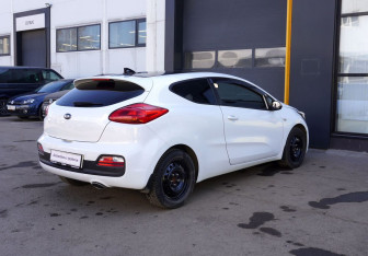 Подержанный автомобиль Kia Ceed Hatchback 2017 года (8 фото)