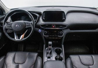 Подержанный автомобиль Hyundai Santa Fe 2019 года (13 фото)
