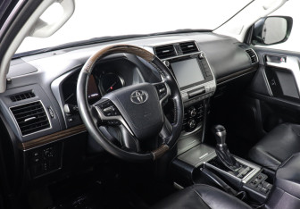 Подержанный автомобиль Toyota Land Cruiser Prado 2018 года (7 фото)
