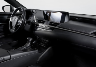 Подержанный автомобиль Lexus ES 2019 года (9 фото)