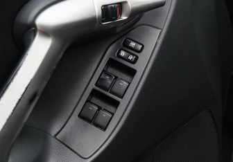 Подержанный автомобиль Toyota Verso 2012 года (13 фото)