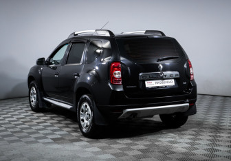 Подержанный автомобиль Renault Duster 2013 года (7 фото)