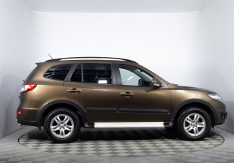 Подержанный автомобиль Hyundai Santa Fe 2011 года (4 фото)