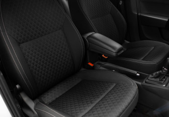 Подержанный автомобиль Skoda Rapid Liftback 2016 года (25 фото)