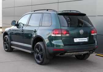 Подержанный автомобиль Volkswagen Touareg 2008 года (7 фото)