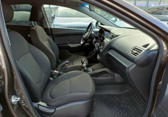 Подержанный автомобиль Kia Rio Sedan 2014 года (18 фото)