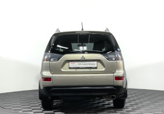 Подержанный автомобиль Mitsubishi Outlander 2008 года (6 фото)