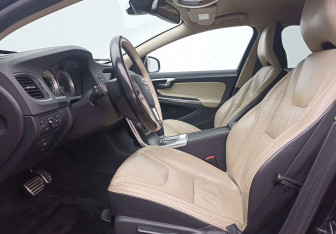 Подержанный автомобиль Volvo S60 2012 года (10 фото)