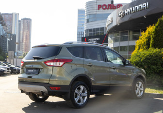 Подержанный автомобиль Ford Kuga 2013 года (4 фото)