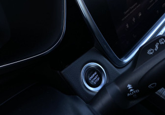 Подержанный автомобиль Geely Atlas Pro 2022 года (17 фото)